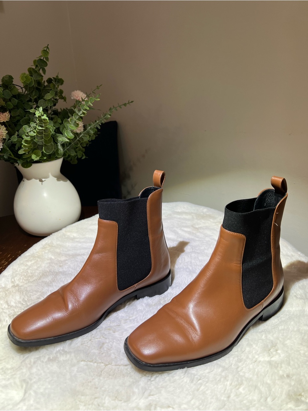 Everlane Women's Brown Leather Chelsea Booties with Black Elastic